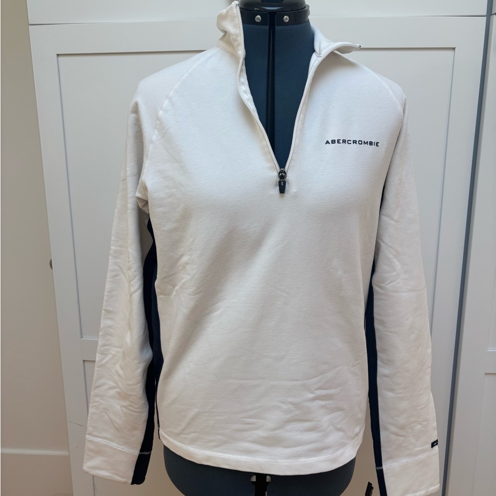 Vintage Men’s Abercrombie Gym Issue White and Navy Quarter Zip Pullover size S